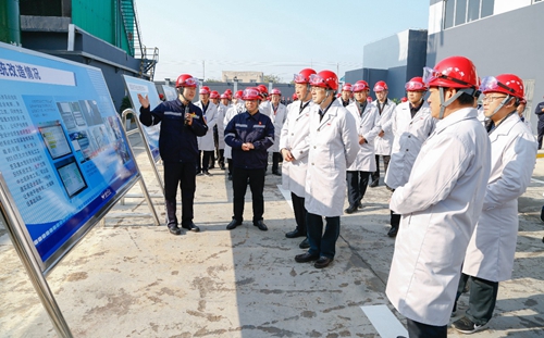全省危化品企業(yè)安全設(shè)計(jì)診斷復(fù)核現(xiàn)場會代表參觀宜化太平洋熱電公司(圖3)