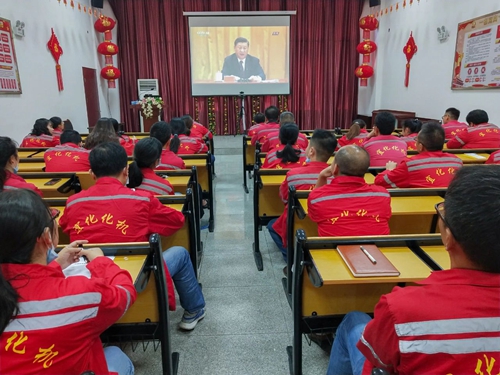 向抗疫英雄致敬！宜化集團組織收看全國抗擊新冠肺炎疫情表彰大會(圖2)