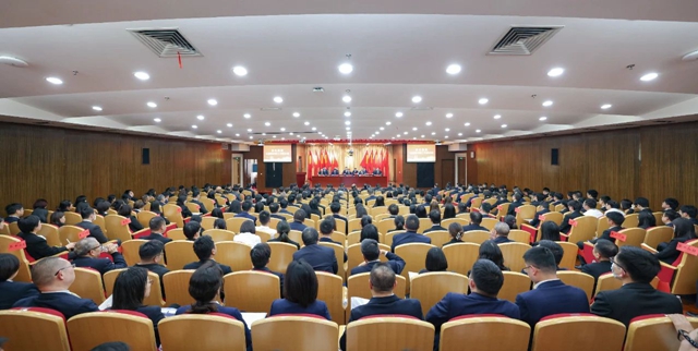 宜化集團2024年度工作總結暨技術創新表彰大會、七屆四次職工代表大會勝利閉幕(圖1)