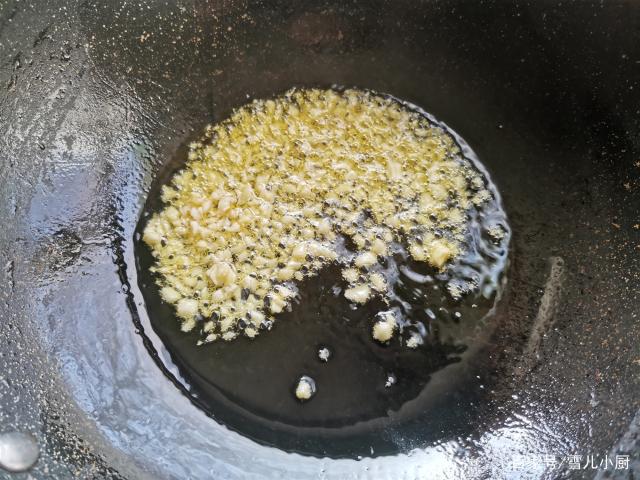 這個海鮮被稱作“小人仙”，肉質肥美，用這個方法做，一盤不夠吃